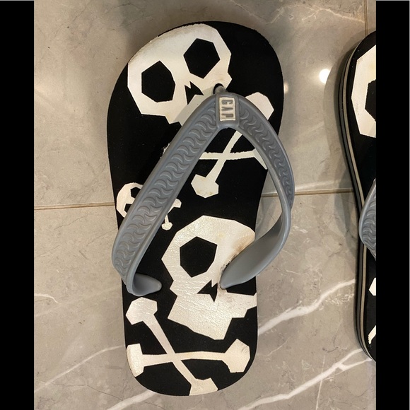 Gap toddler skeleton flip flops - Picture 3 of 7